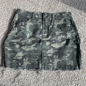 Vanilla Star Green Camouflage Mini Skirt
